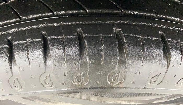 2020 Renault Kwid RXL, Petrol, Manual, 32,399 km, Left Front Tyre Tread