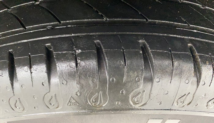 2020 Renault Kwid RXL, Petrol, Manual, 32,399 km, Left Rear Tyre Tread