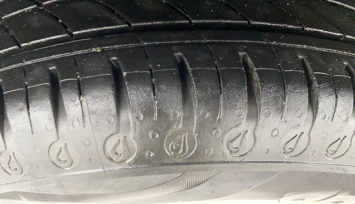 2020 Renault Kwid RXL, Petrol, Manual, 32,399 km, Right Rear Tyre Tread