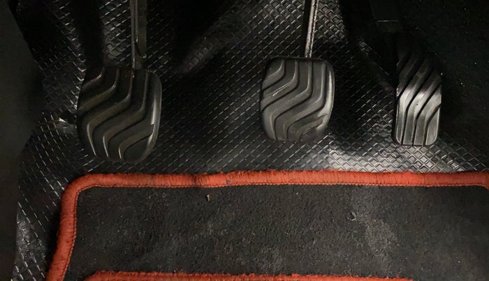 2020 Renault Kwid RXL, Petrol, Manual, 32,399 km, Pedals