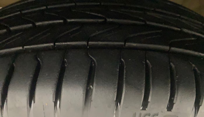 2019 Maruti Swift ZDI, Diesel, Manual, 67,211 km, Left Front Tyre Tread