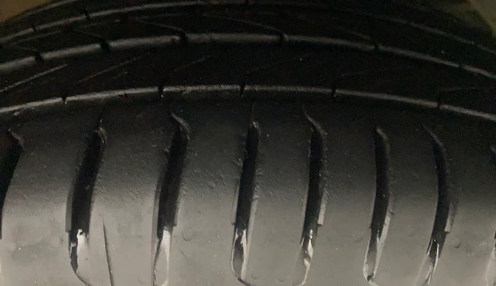 2019 Maruti Swift ZDI, Diesel, Manual, 67,211 km, Right Front Tyre Tread