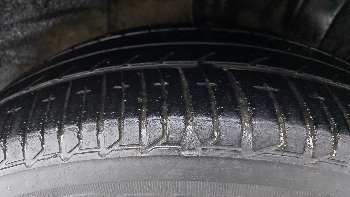 2014 Hyundai Xcent SX AT 1.2 (O), Petrol, Automatic, 40,254 km, Left Rear Tyre Tread