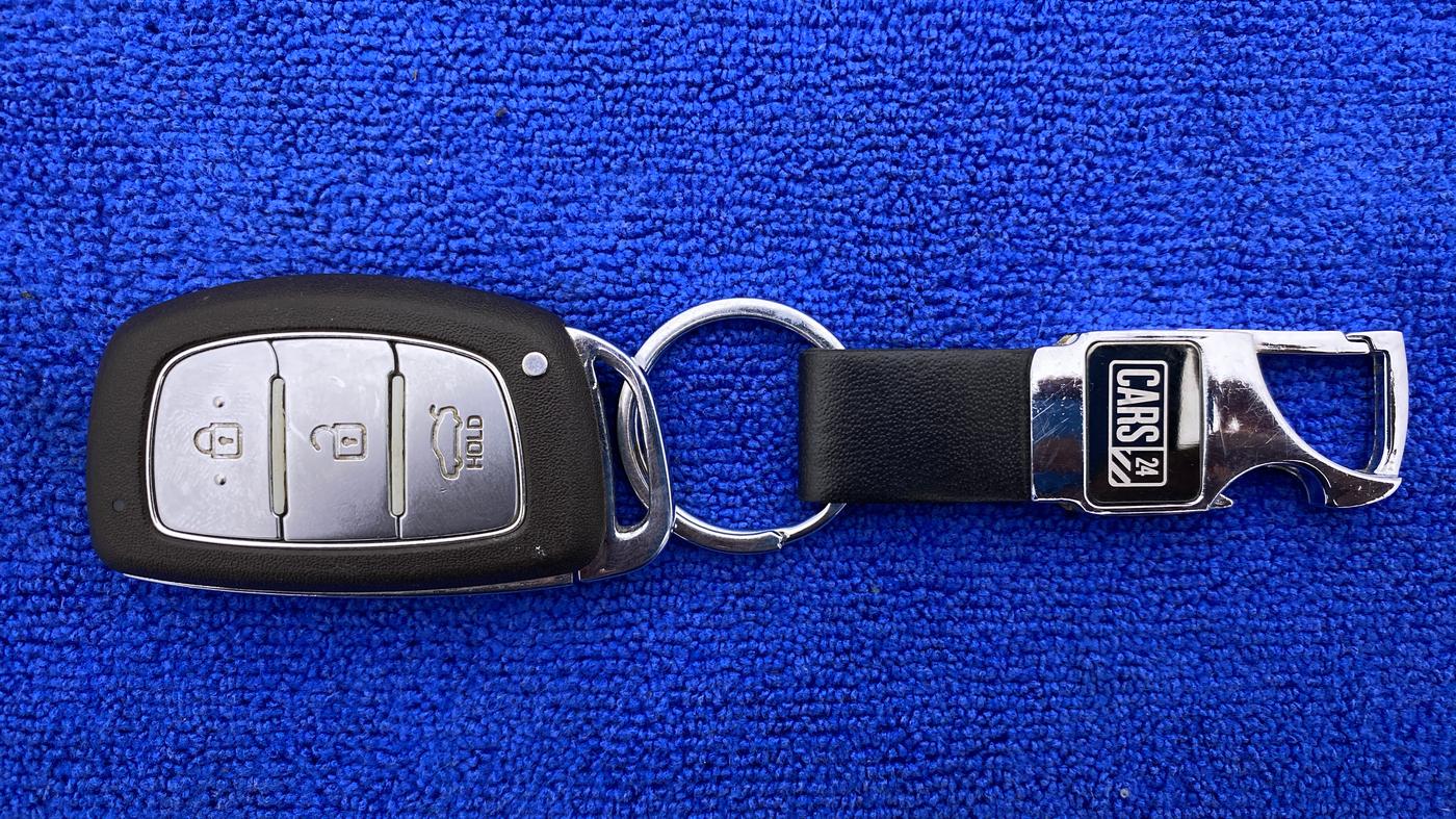 2014 Hyundai Xcent SX AT 1.2 (O), Petrol, Automatic, 40,254 km, Key Close Up