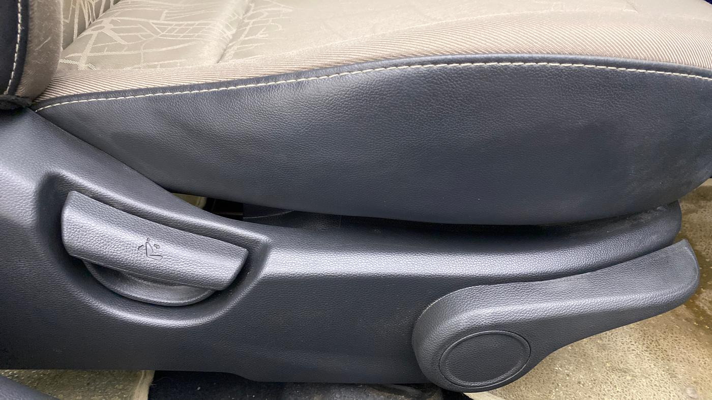 2014 Hyundai Xcent SX AT 1.2 (O), Petrol, Automatic, 40,254 km, Driver Side Adjustment Panel