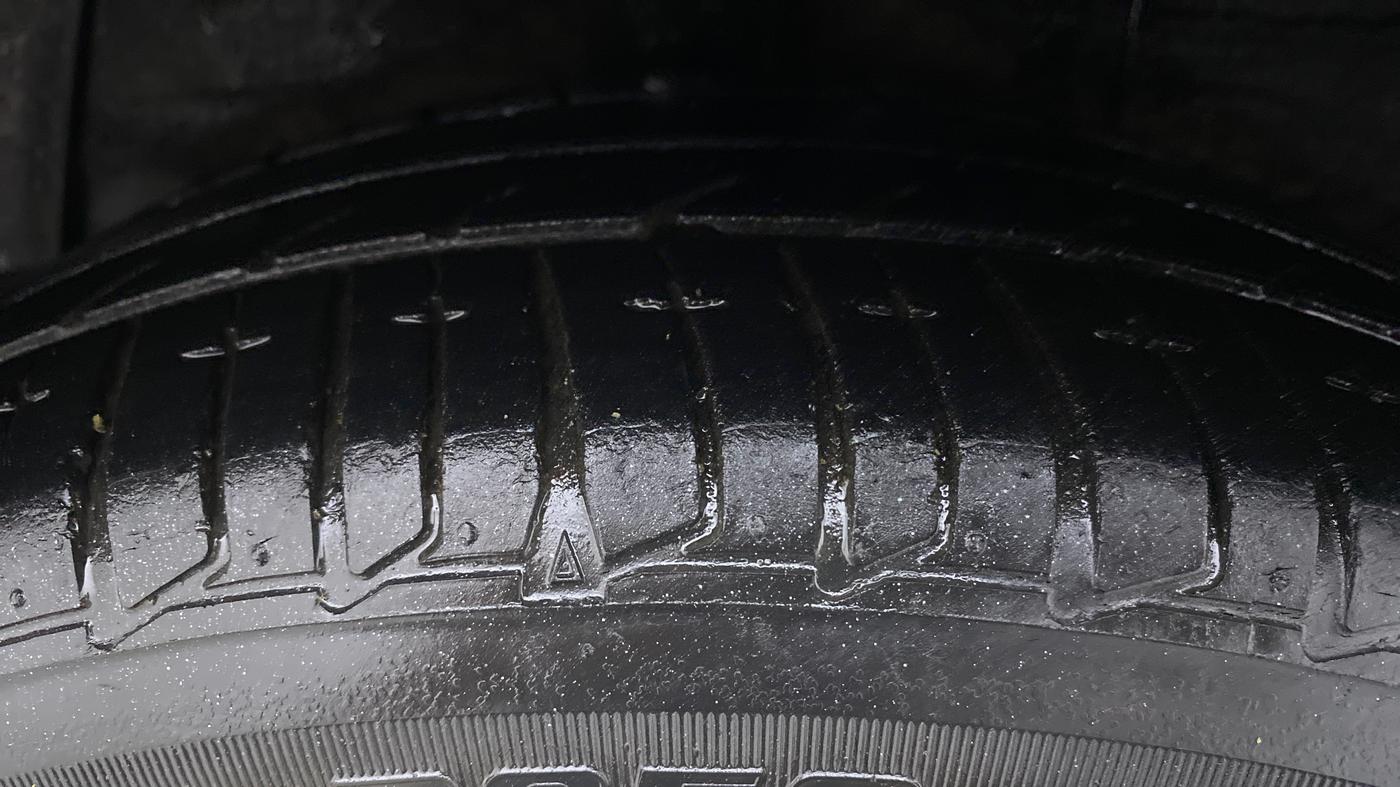 2014 Hyundai Xcent SX AT 1.2 (O), Petrol, Automatic, 40,254 km, Right Rear Tyre Tread