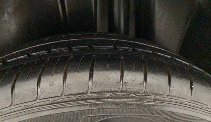 2024 Maruti Ciaz ZETA 1.5 SHVS MT PETROL, Petrol, Manual, 37,070 km, Left Rear Tyre Tread