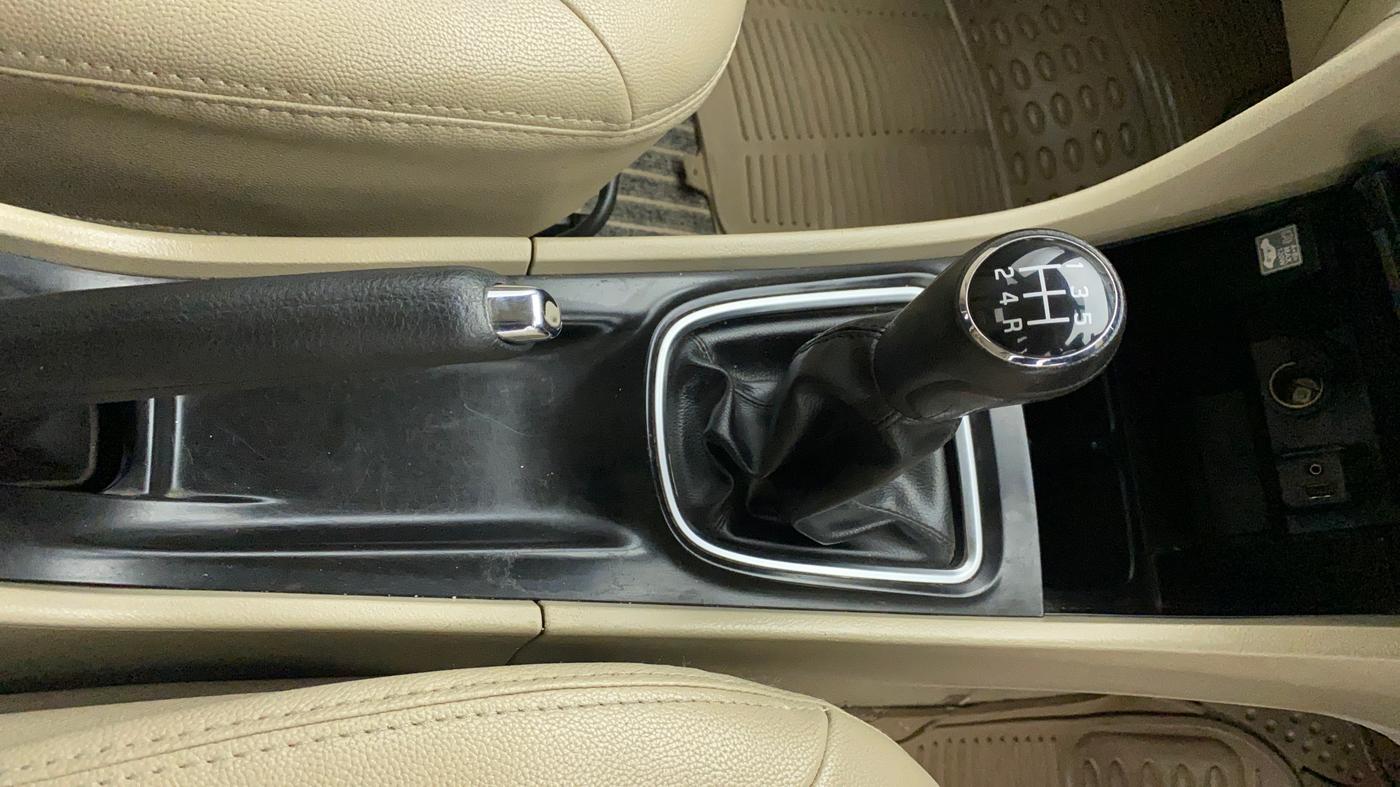 2018 Maruti Ciaz DELTA 1.4 MT PETROL, Petrol, Manual, 89,128 km, Gear Lever