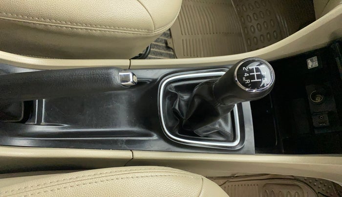 2018 Maruti Ciaz DELTA 1.4 MT PETROL, Petrol, Manual, 89,128 km, Gear Lever