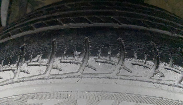 2018 Maruti Ciaz DELTA 1.4 MT PETROL, Petrol, Manual, 89,128 km, Left Front Tyre Tread