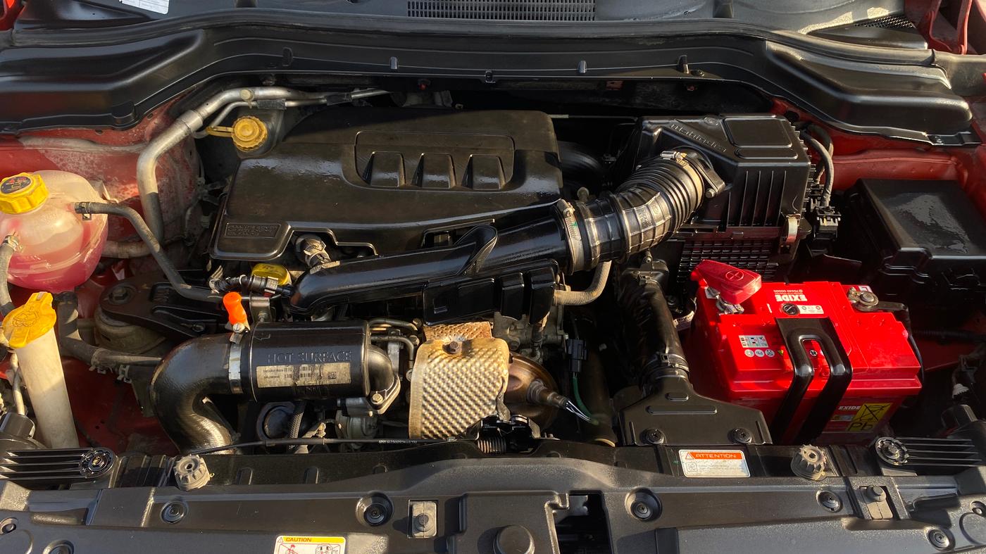 2020 Mahindra XUV300 W8 1.2 PETROL, Petrol, Manual, 31,803 km, Engine View