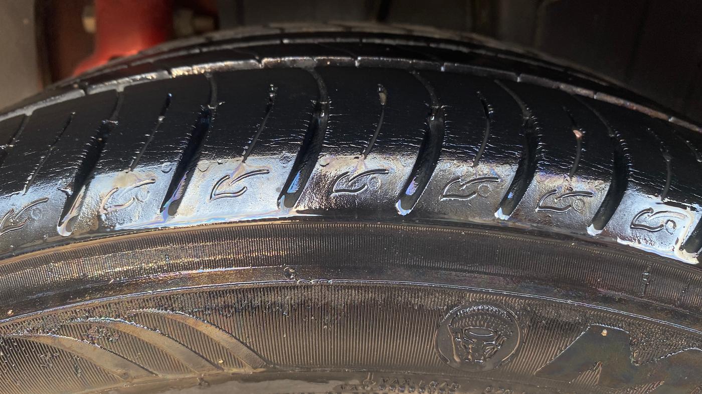 2020 Mahindra XUV300 W8 1.2 PETROL, Petrol, Manual, 31,803 km, Left Rear Tyre Tread