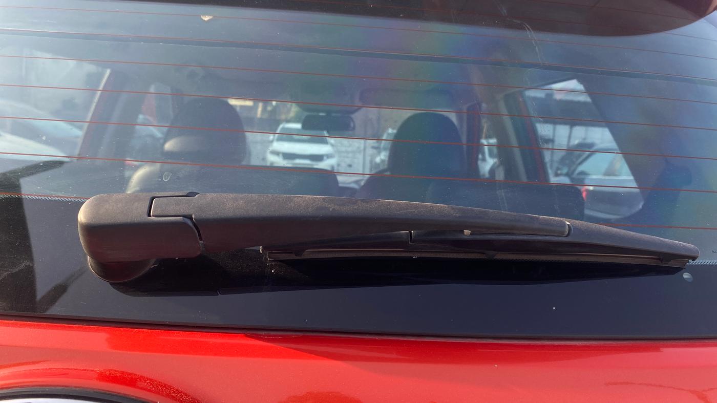 2020 Mahindra XUV300 W8 1.2 PETROL, Petrol, Manual, 31,803 km, Rear Wiper