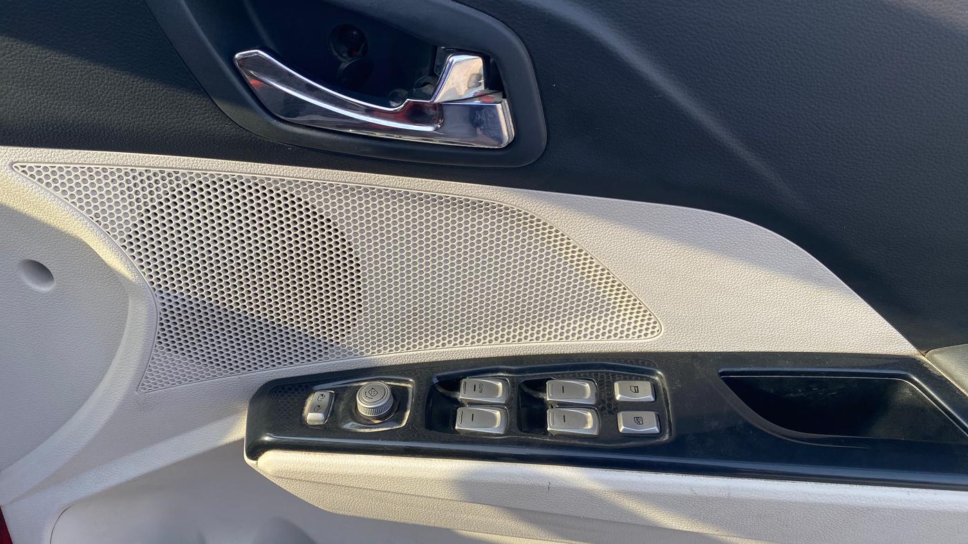 2020 Mahindra XUV300 W8 1.2 PETROL, Petrol, Manual, 31,803 km, Driver Side Door Panels Control
