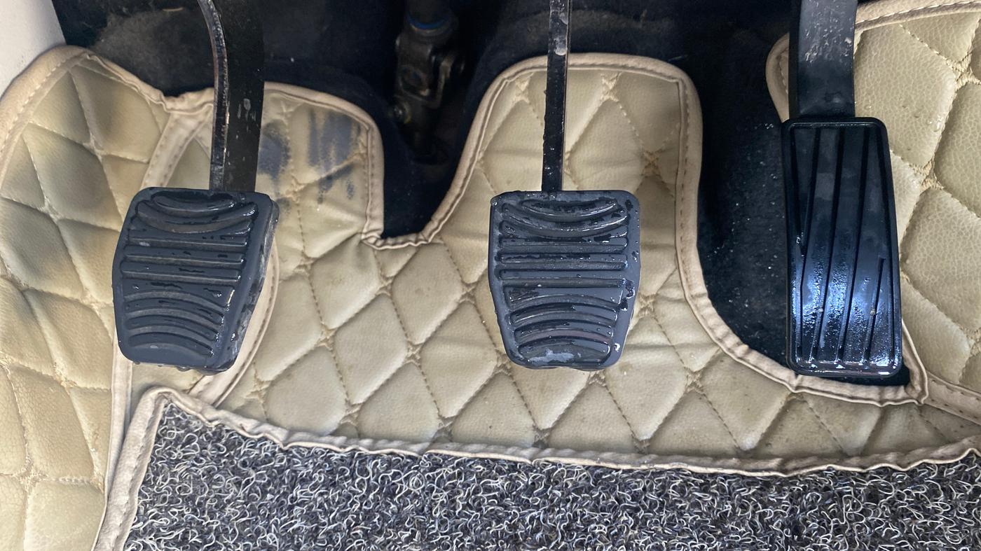 2020 Mahindra XUV300 W8 1.2 PETROL, Petrol, Manual, 31,803 km, Pedals