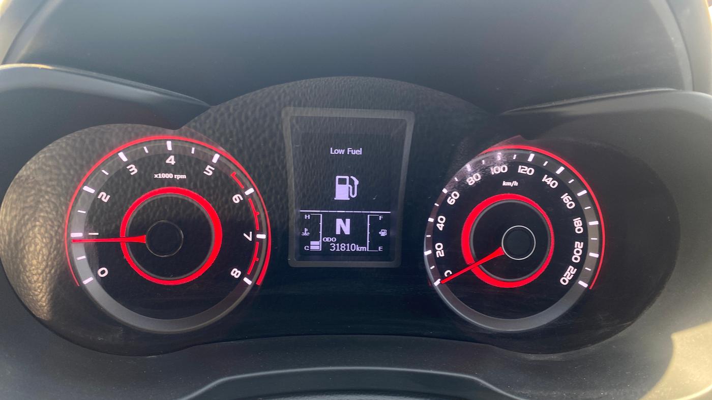2020 Mahindra XUV300 W8 1.2 PETROL, Petrol, Manual, 31,803 km, Odometer Image