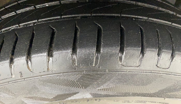 2021 MG HECTOR SHARP HYBRID 1.5 PETROL, Petrol, Manual, 56,406 km, Right Front Tyre Tread