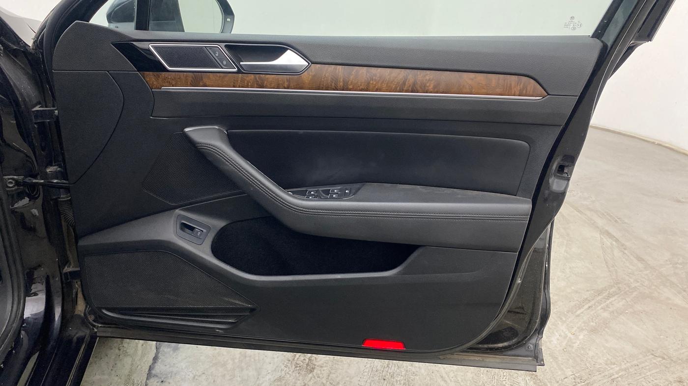 2018 Volkswagen Passat HIGHLINE DSG, Diesel, Automatic, 85,093 km, Driver Side Door Panels Control