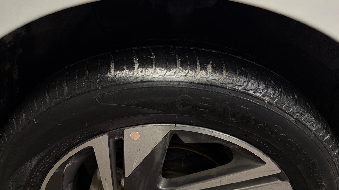 2023 Hyundai NEW I20 ASTA (O) 1.0 TURBO GDI DCT, Petrol, Automatic, 57,574 km, Left Front Tyre Tread
