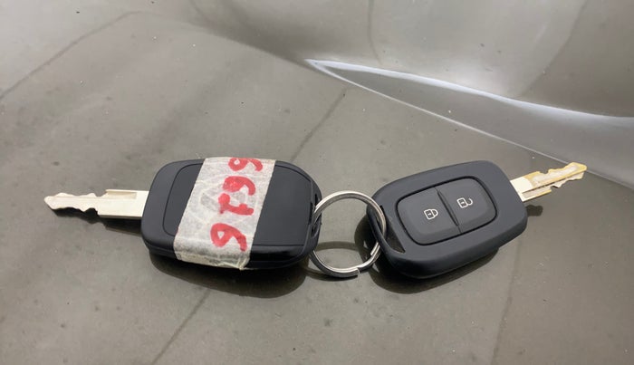 2022 Renault Kwid RXT 1.0 AMT, Petrol, Automatic, 15,747 km, Key Close Up