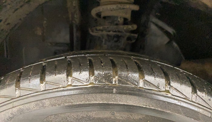 2022 Renault Kwid RXT 1.0 AMT, Petrol, Automatic, 15,747 km, Left Front Tyre Tread