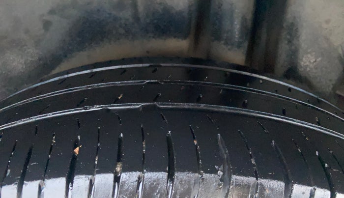 2017 Maruti Ciaz ZETA 1.4  MT PETROL, Petrol, Manual, 85,468 km, Left Rear Tyre Tread