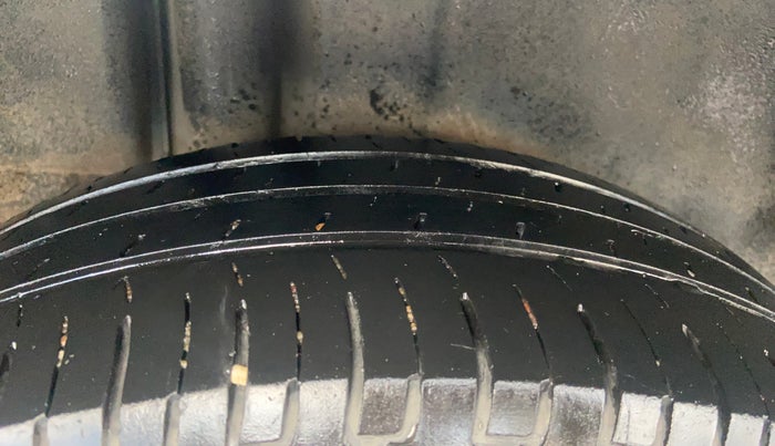 2017 Maruti Ciaz ZETA 1.4  MT PETROL, Petrol, Manual, 85,468 km, Right Rear Tyre Tread