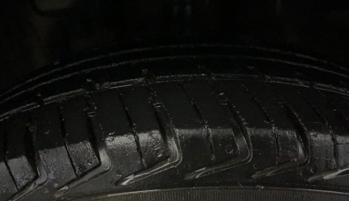 2018 Renault Kwid RXL, Petrol, Manual, 72,311 km, Left Front Tyre Tread