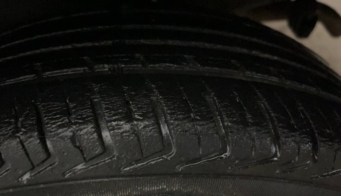 2018 Renault Kwid RXL, Petrol, Manual, 72,311 km, Left Rear Tyre Tread