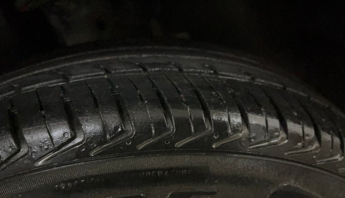 2018 Renault Kwid RXL, Petrol, Manual, 72,311 km, Right Front Tyre Tread