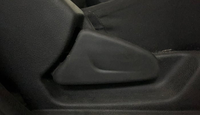 2018 Renault Kwid RXL, Petrol, Manual, 72,311 km, Driver Side Adjustment Panel