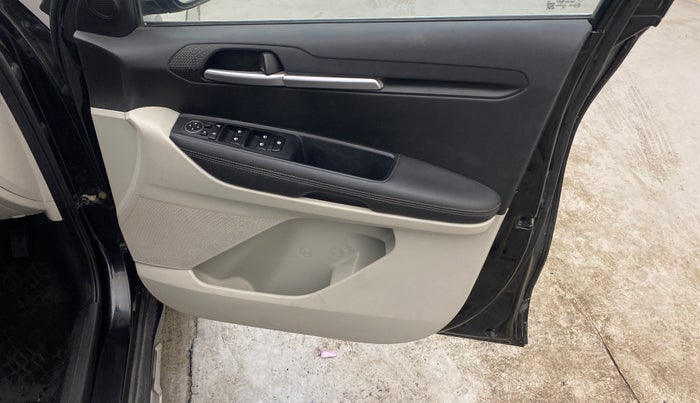 2022 KIA SONET HTX 1.5 AT, Diesel, Automatic, 62,778 km, Driver Side Door Panels Control