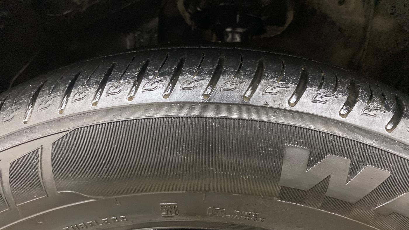 2022 KIA SONET HTX 1.5 AT, Diesel, Automatic, 62,875 km, Left Front Tyre Tread
