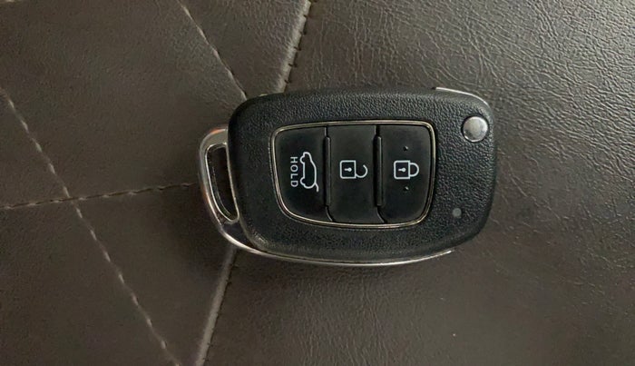 2022 Hyundai VENUE S (O) 1.0 TURBO IMT, Petrol, Manual, 19,024 km, Key Close Up