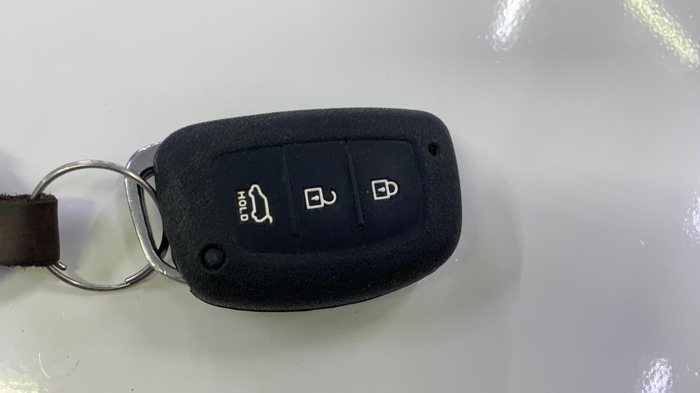 2015 Hyundai Grand i10 ASTA (O) 1.2 KAPPA VTVT, Petrol, Manual, 46,142 km, Key Close Up