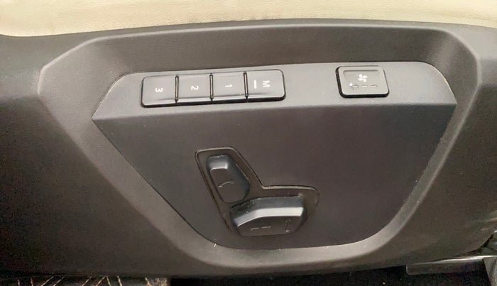 2023 Tata Safari XZA PLUS, Diesel, Automatic, 50,765 km, Driver Side Adjustment Panel