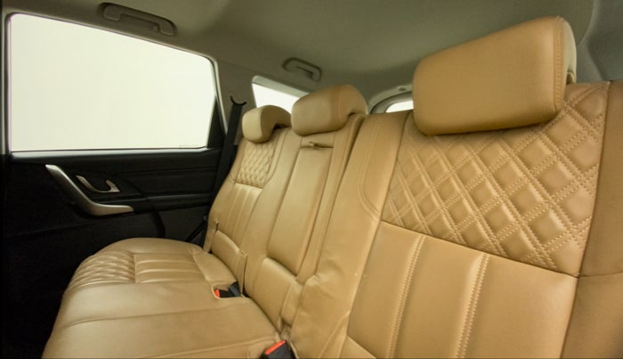 2019 Mahindra XUV500 W11 AT, Diesel, Automatic, 27,869 km, Right Side Rear Door Cabin