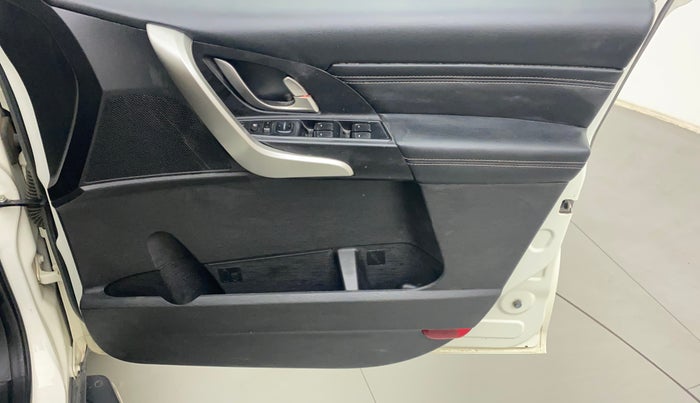 2019 Mahindra XUV500 W11 AT, Diesel, Automatic, 27,869 km, Driver Side Door Panels Control
