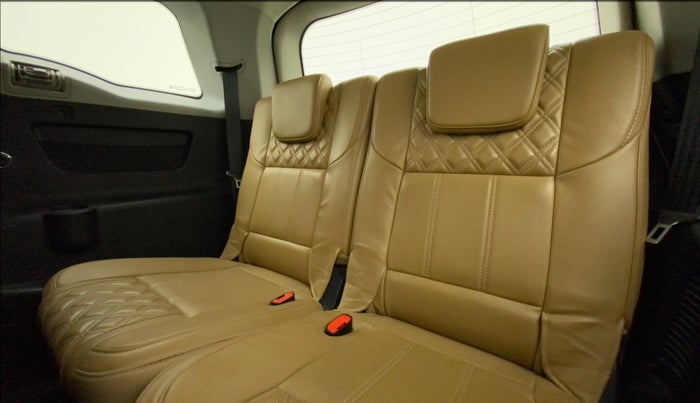 2019 Mahindra XUV500 W11 AT, Diesel, Automatic, 27,869 km, Third Seat Row ( optional )
