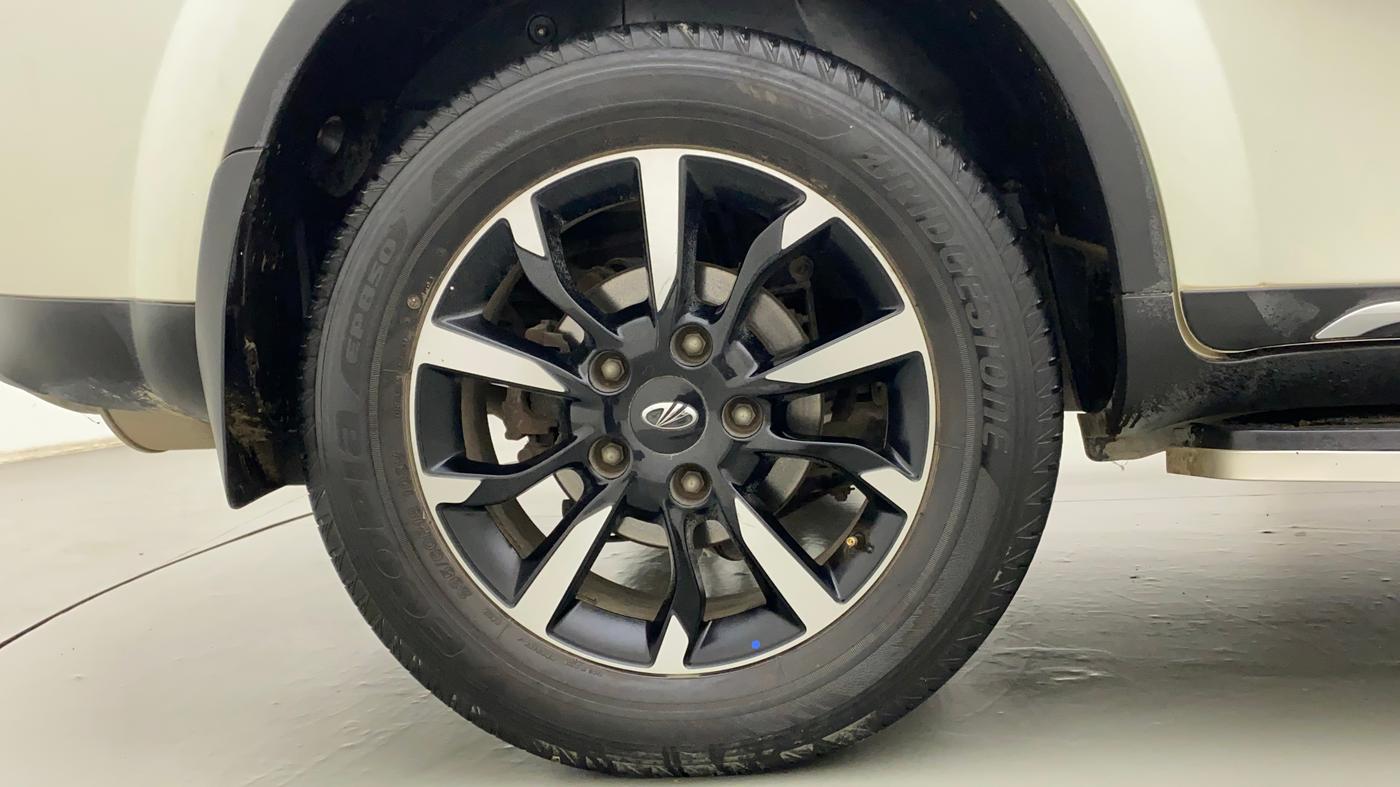 2019 Mahindra XUV500 W11 AT, Diesel, Automatic, 27,869 km, Right Rear Wheel