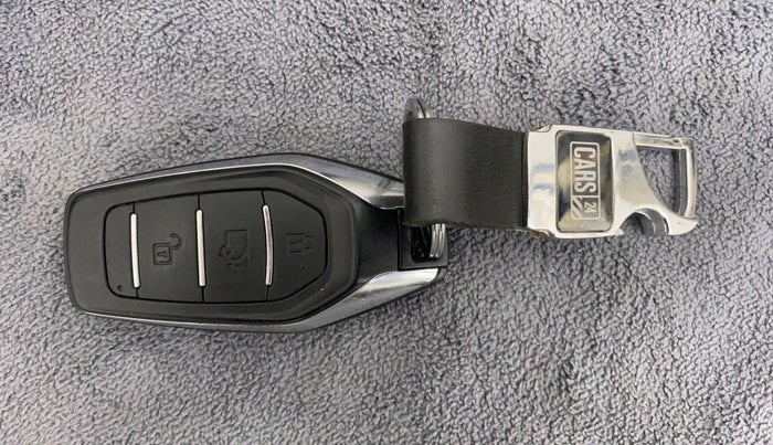 2019 Mahindra XUV500 W11 AT, Diesel, Automatic, 27,869 km, Key Close Up