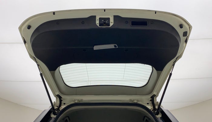 2019 Mahindra XUV500 W11 AT, Diesel, Automatic, 27,869 km, Boot Door Open