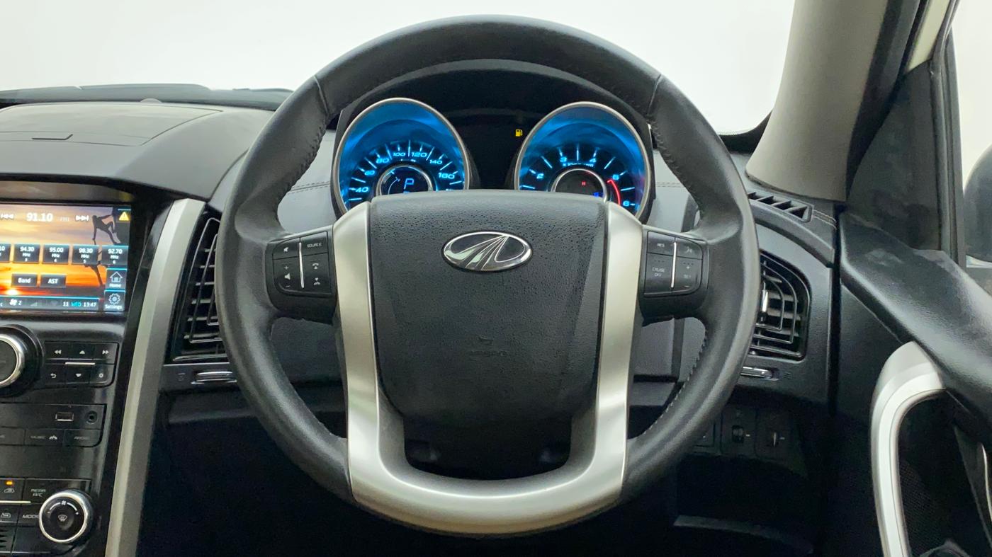 2019 Mahindra XUV500 W11 AT, Diesel, Automatic, 27,869 km, Steering Wheel Close Up