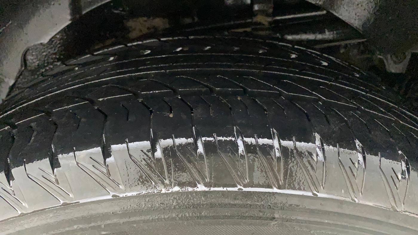 2019 Mahindra XUV500 W11 AT, Diesel, Automatic, 27,869 km, Left Rear Tyre Tread