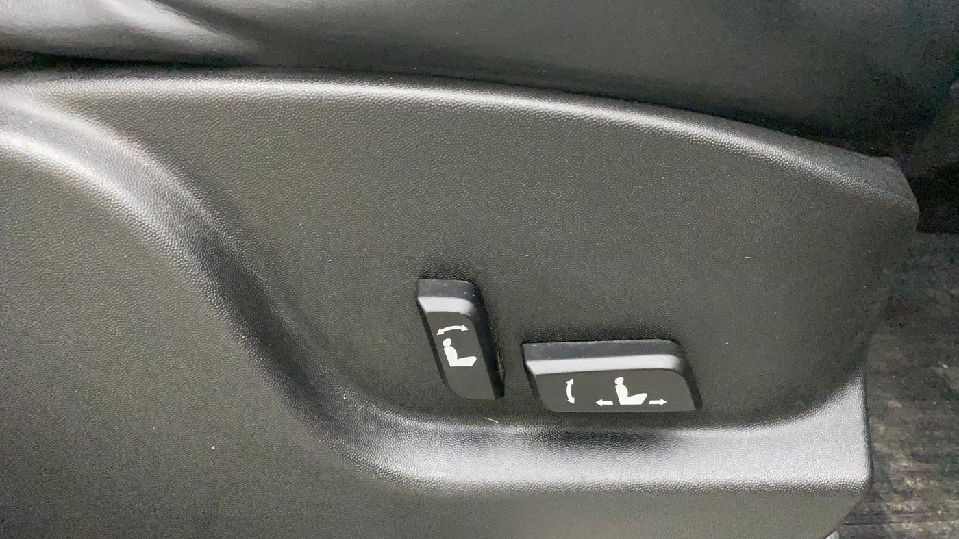 2019 Mahindra XUV500 W11 AT, Diesel, Automatic, 27,869 km, Driver Side Adjustment Panel