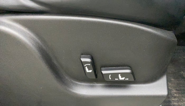 2019 Mahindra XUV500 W11 AT, Diesel, Automatic, 27,869 km, Driver Side Adjustment Panel