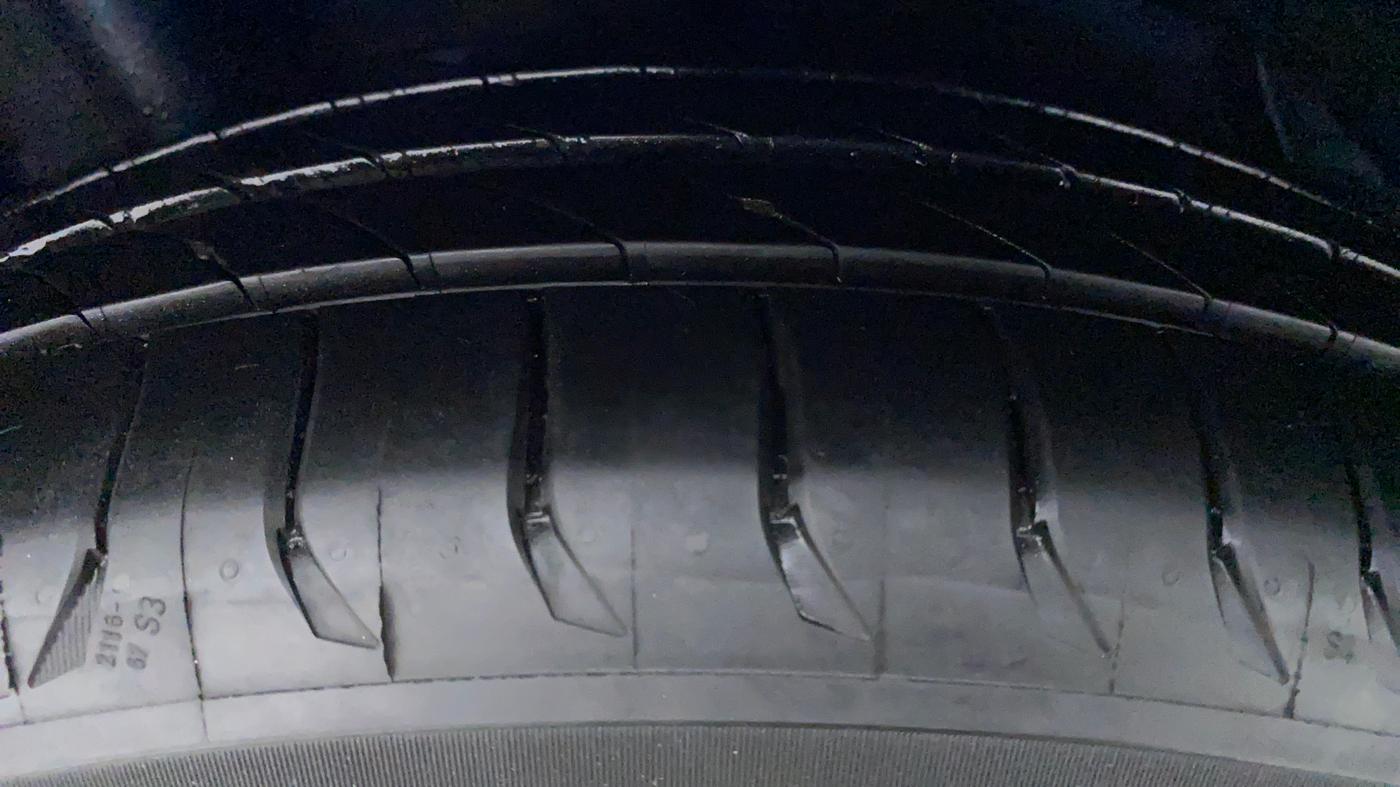 2017 Hyundai New Elantra 2.0 SX (O) AT, Petrol, Automatic, 83,832 km, Right Front Tyre Tread