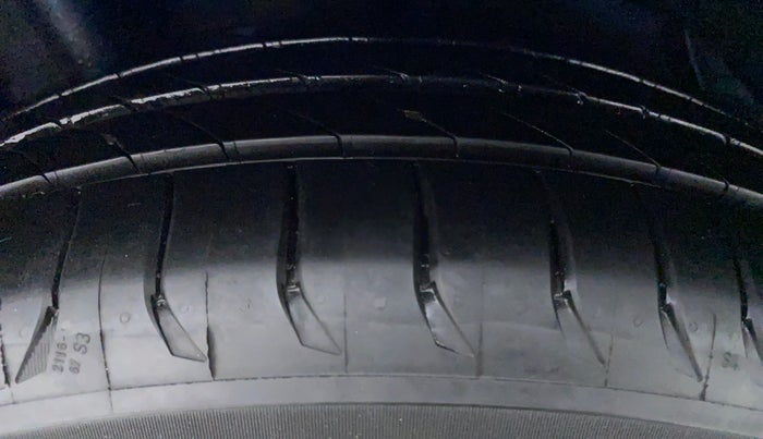 2017 Hyundai New Elantra 2.0 SX (O) AT, Petrol, Automatic, 83,832 km, Right Front Tyre Tread