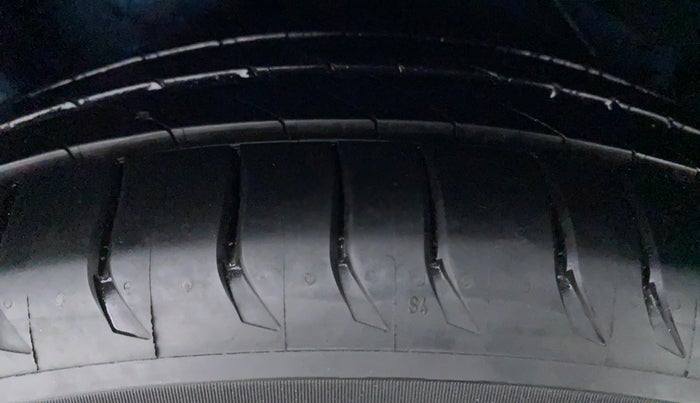 2017 Hyundai New Elantra 2.0 SX (O) AT, Petrol, Automatic, 83,832 km, Left Front Tyre Tread