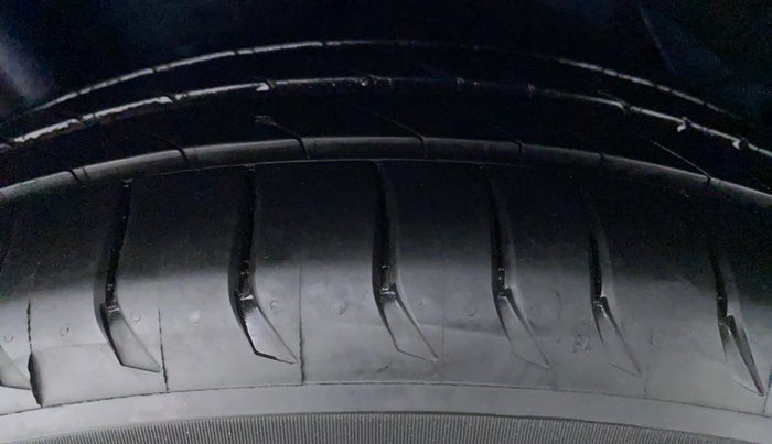 2017 Hyundai New Elantra 2.0 SX (O) AT, Petrol, Automatic, 83,832 km, Right Rear Tyre Tread